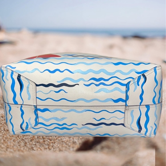 Kate Spade New York 2 Pc. Set Sail Large Tote REVERSIBLE with Wristlet - Picture 3 of 6